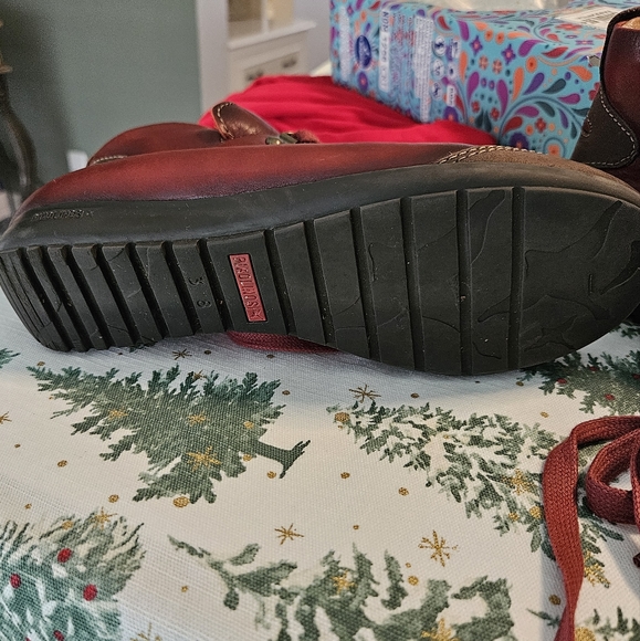 Shoes - Picture 2 of 6